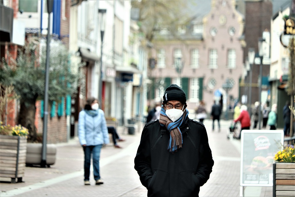 A man in a face mask in the street