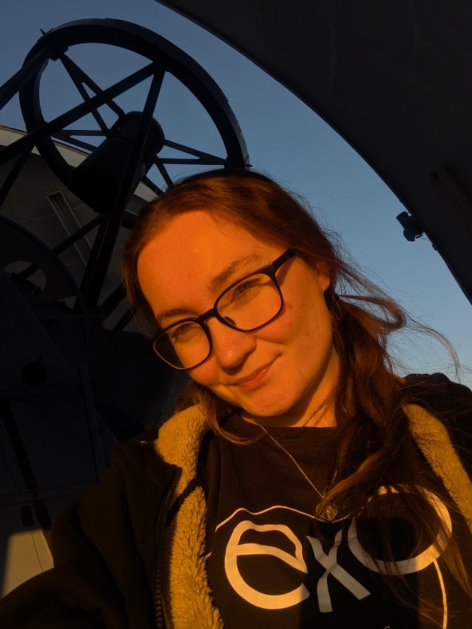 Alix standing in front a radio telescope